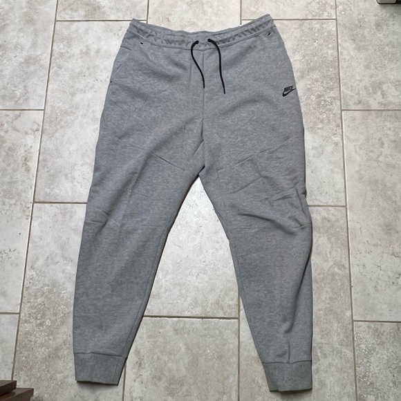 Men's Nike Sportswear Tech Fleece Gray Jogger Pants new with tags CU4495-063 - Picture 1 of 8